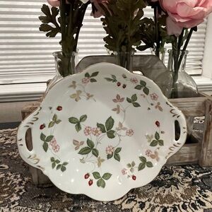 Wedgwood "Wild Strawberry" Bone China Windsor Tray